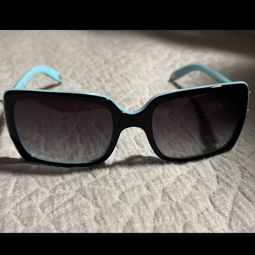 Beautiful pair of Tiffany & Company sunglasses new without tags